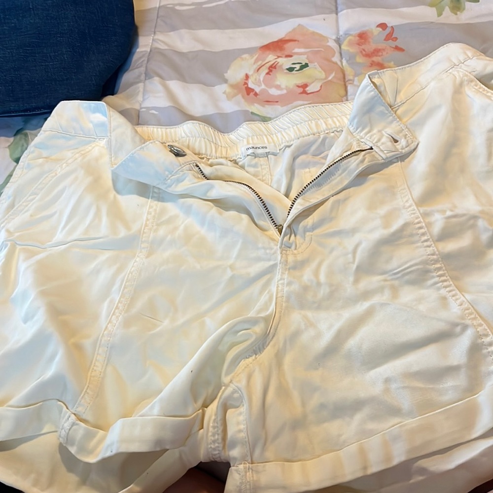 Maurice’s XXL white shorts